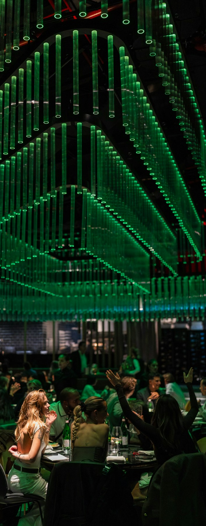 Tuya’s sculptural glass ceiling and intimate tables