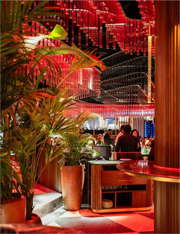 The red lounge at Tuya Milano